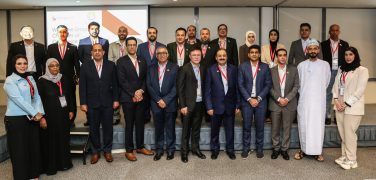 A delegation from the Oman Chamber of Commerce and Industry met today in the Singaporean capital with a number of specialists in information technology and the Singapore Federation of Industries and Commerce