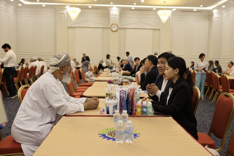 The Oman Chamber of Commerce and Industry organized bilateral meetings between a number of Omani businessmen with their Thai counterparts representing a number of sectors